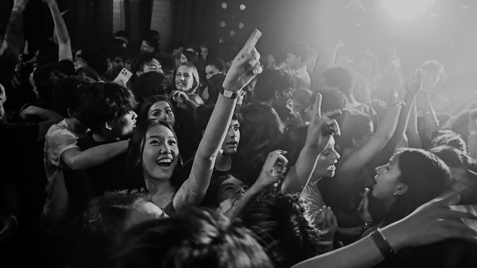 Laser-lit crowd at April Nights